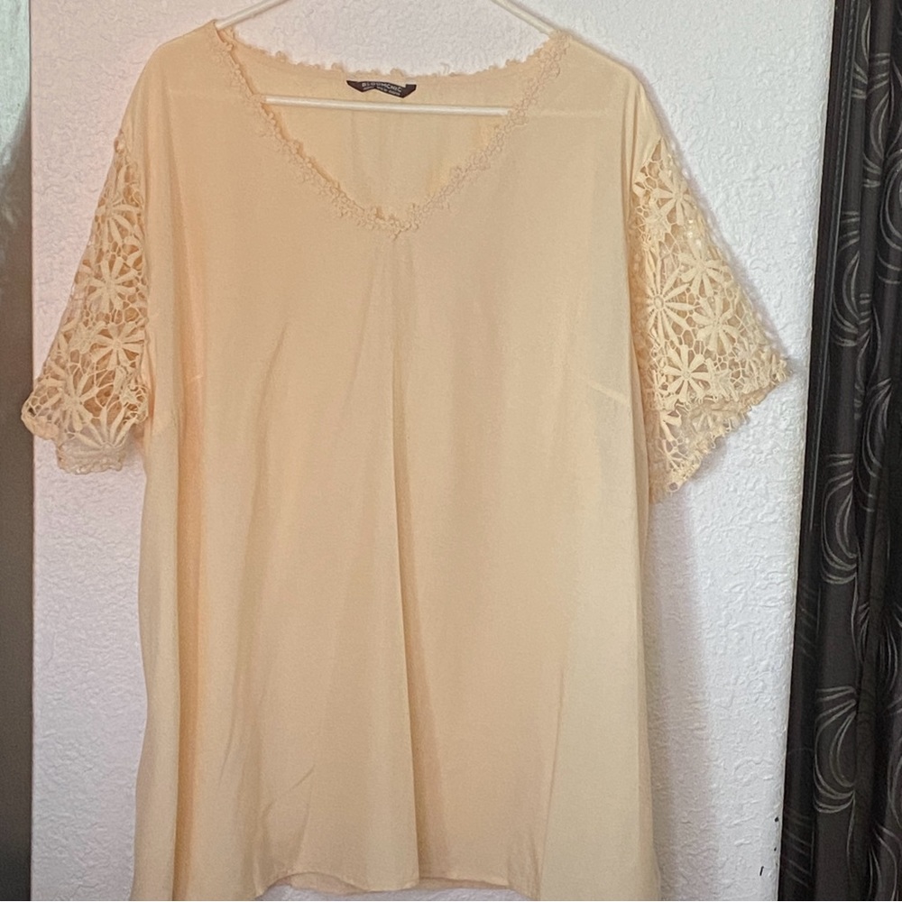 BloomChic Plain V-Neck Crochet lace fabric Sleeve Top Plus Size 22